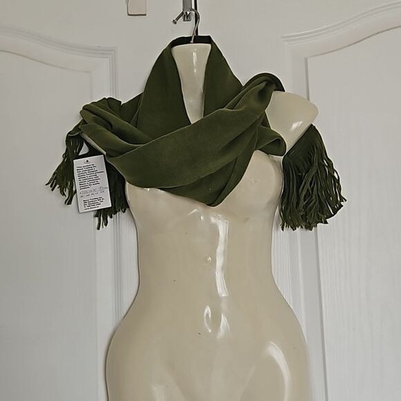 Charm Joah Women's Fringed Scarf One Size Green - Picture 3 of 16